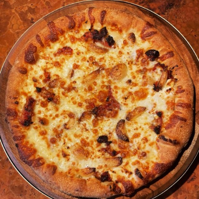 Roasted Garlic Pizza (Large 14").