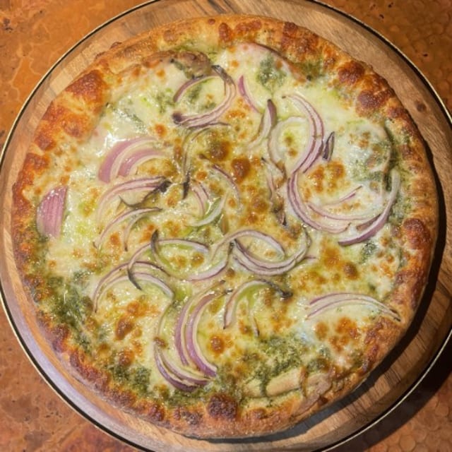 Garlic Chicken Pizza (Medium 12").